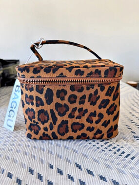 BAGGU Large Cosmetic Case in Leopard